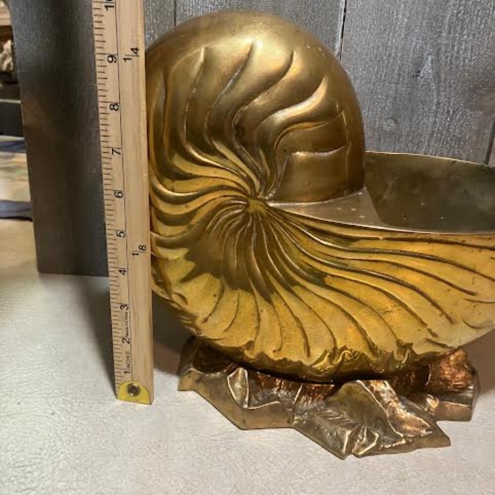 Large, heavy, Brass shell planter - Picture 5 of 7